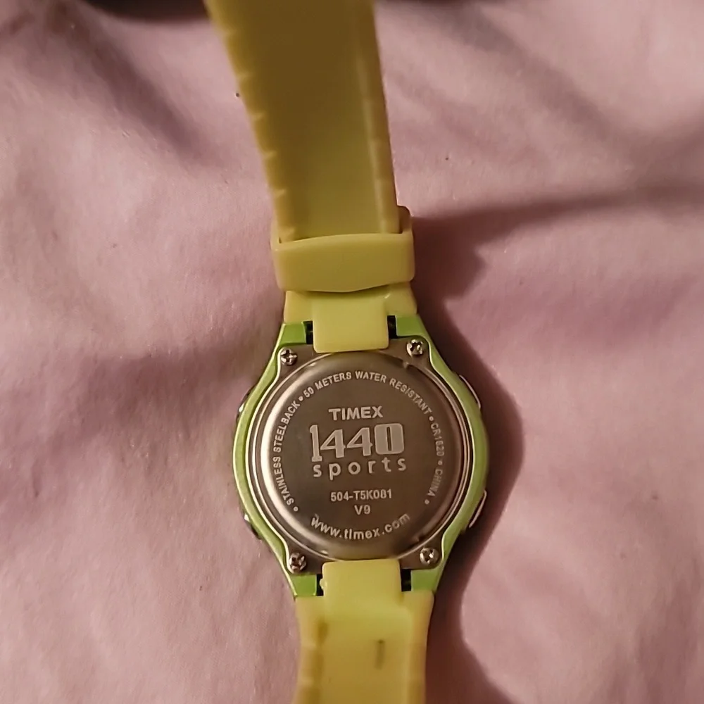 Timex Women's Watch T5K081 Green Rubber Sport 50 M Digital Watch‎